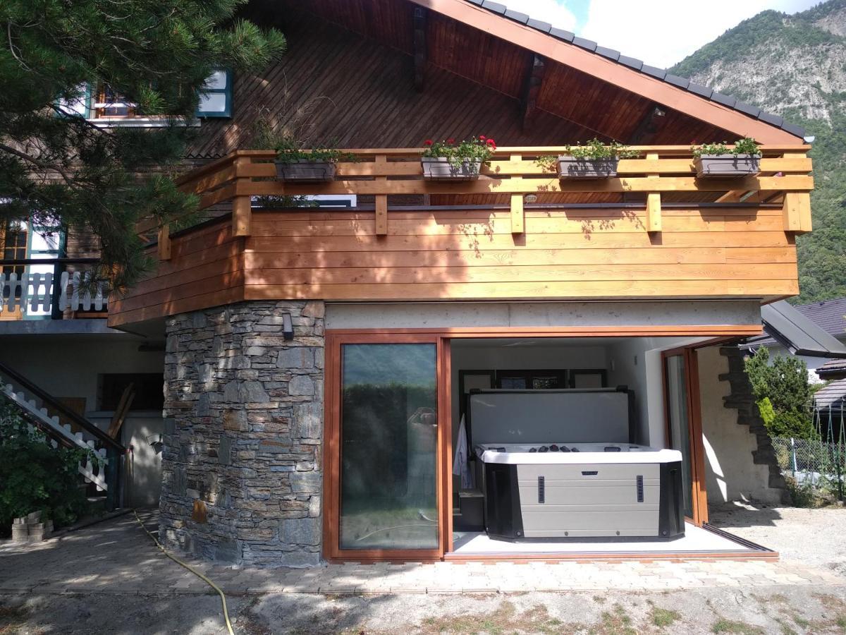 La Marmotte De La Tour Bed & Breakfast Exterior photo